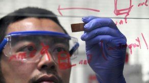 Un científico japonés descubrió un vidrio que se autoregenera