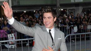 Zac Efron se muestra muy enamorado de su nueva novia