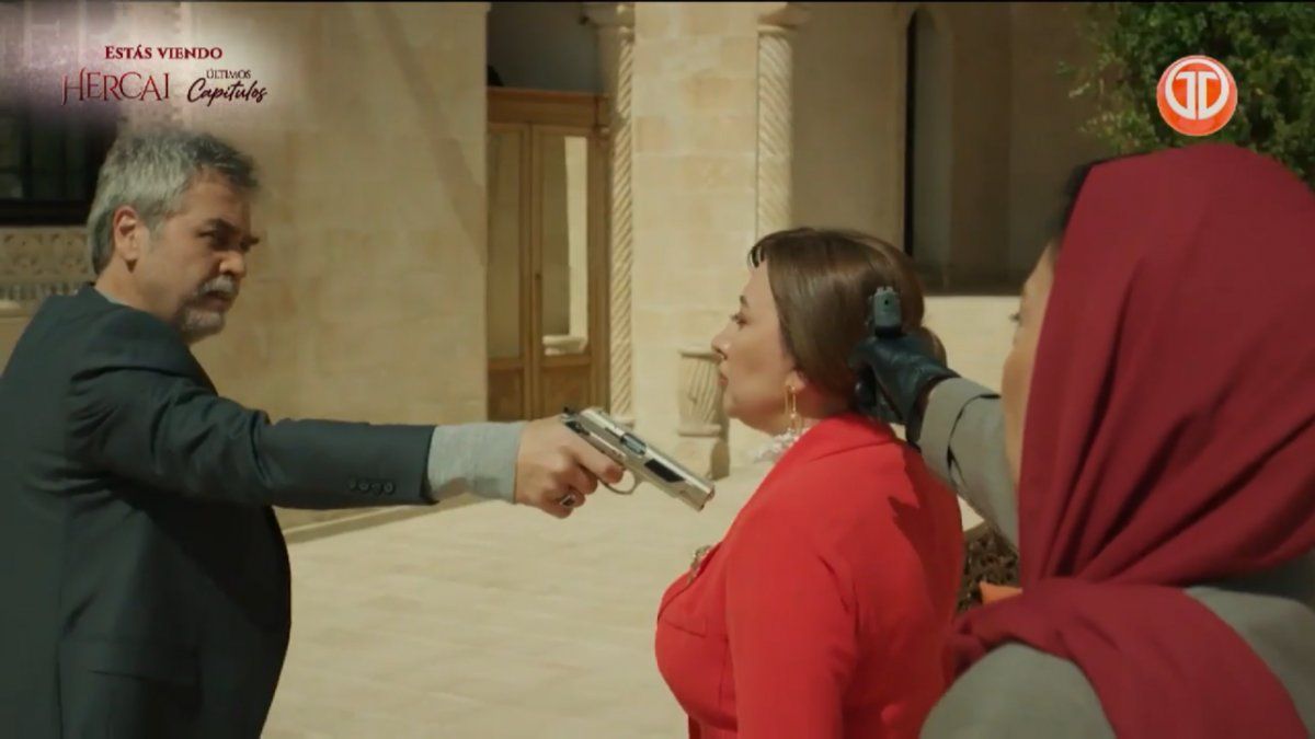 Hazar va en busca de Fusun.