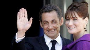 Desnudos de Bruni no alteran a Sarkozy