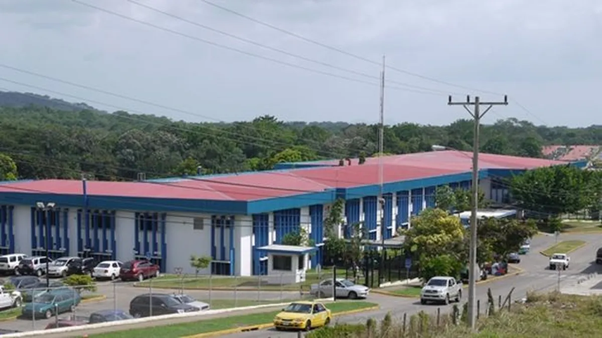 Policlínica Santiago Barraza.