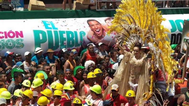 Calle Abajo de Las Tablas presenta a Gabriela Alejandra, reina del 2015