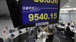 Mercados mundiales caen ante descenso en comercio de China