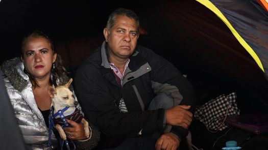 Ante las agresiones Ana Morazán y Freddy Juárez son parte de las decenas de miles de migrantes centroamericanos en la frontera mexicano-estadounidense que quieren pedir asilo en Estados Unidos.