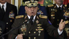 Ministro Defensa venezolano dice han degradado más de 100 guardias desertores