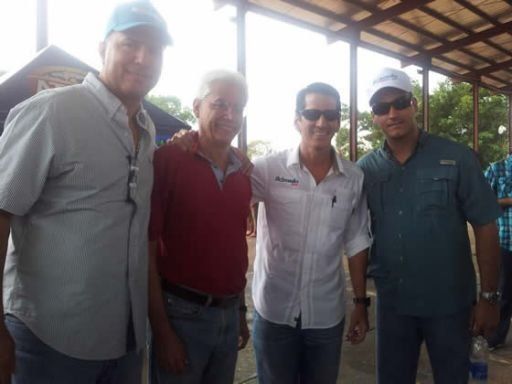 Roux sigue recorriendo el país promoviendo su candidatura presidencial