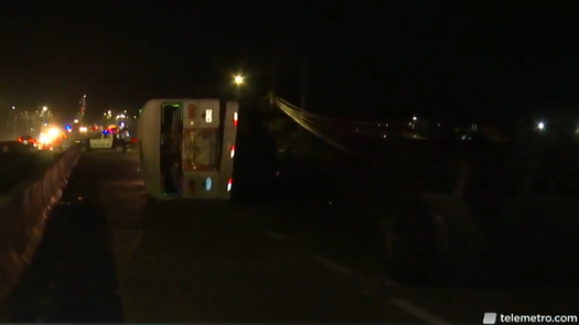 Accidente en Pacora por vuelco de bus Chepo-Vía España Accidente en Pacora por vuelco de bus Chepo-Vía España