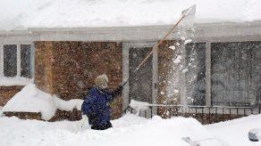 Aumenta a 13 el número de muertos por tormenta de nieve en Buffalo