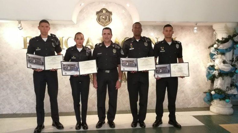 Oficiales panameños entrenan en técnicas de escolta en El Salvador para JMJ