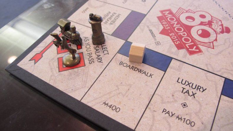 Monopolio cumple 80 años y su ciudad luce diferente
