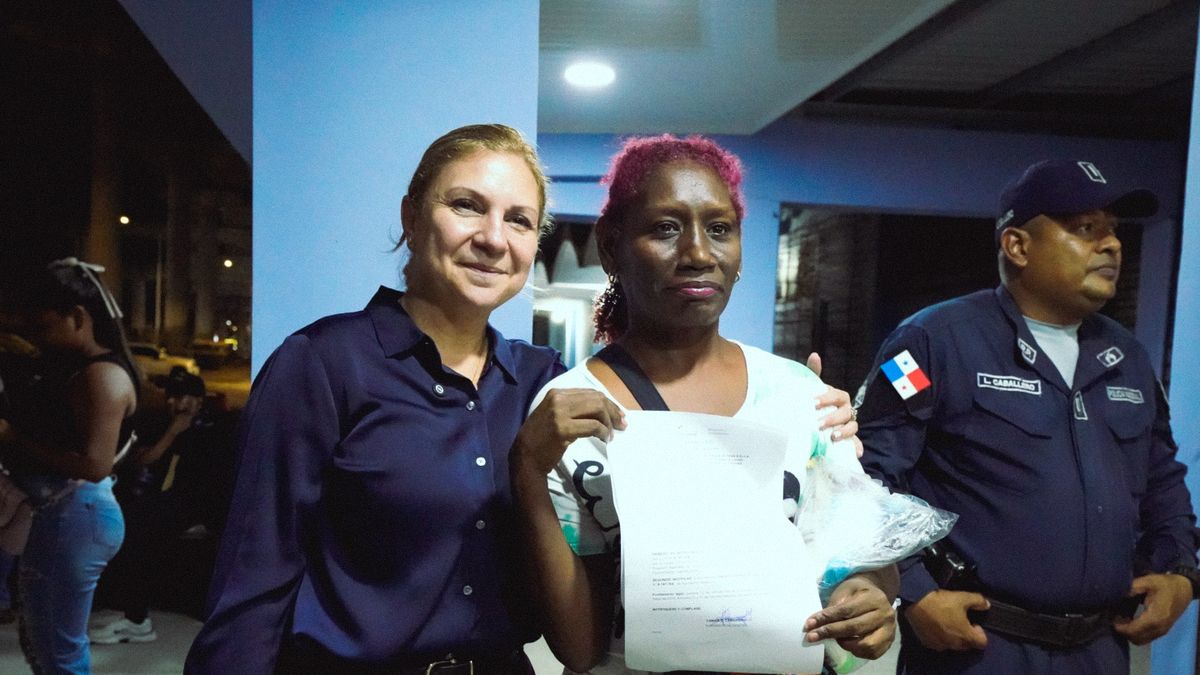 Ministra de Gobierno durante la noticia de la rebaja de pena a privadas de libertad. Ministra de Gobierno durante la noticia de la rebaja de pena a privadas de libertad.