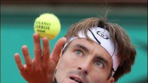 Robredo gana a Coria y la lluvia aplaza el debut de Nadal