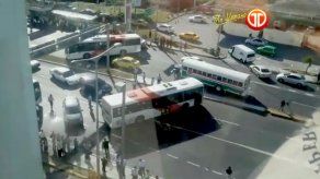 Operadores de Metro Bus cierran Tumba Muerto y Transístmica