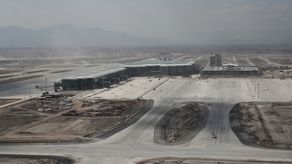 &nbsp;López Obrador le ha dado a los ingenieros del Ejército un año para que hagan el trabajo en México.