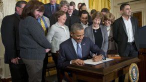 Obama busca amplia pago de horas extra