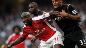 El defensa inglés Sol Campbell anuncia su retirada del fútbol