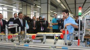 Varela busca adoptar nuevas experiencias para educación técnica en Panamá