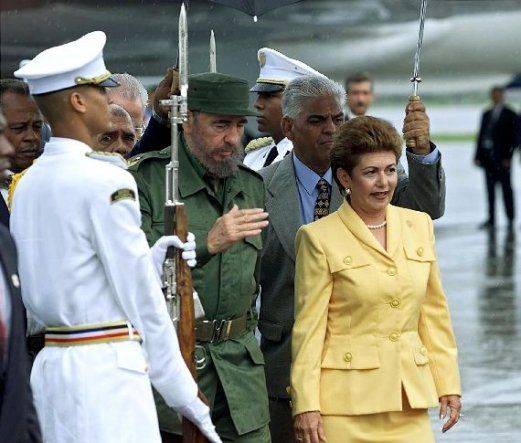 El líder cubano Fidel Castro junto a personalidades del mundo