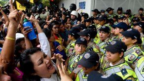 Decreto de excepción otorga amplias facultades al gobierno de Maduro