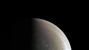 Sonda de la NASA envía imágenes de polos de Júpiter