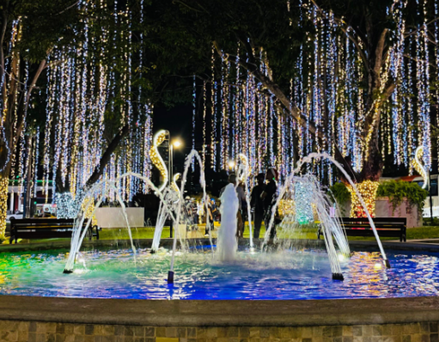 Alcaldía de Panamá alista luces navideñas en 24 parques