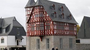 Papa recibe a obispo derrochador alemán Papa recibe a obispo derrochador alemán