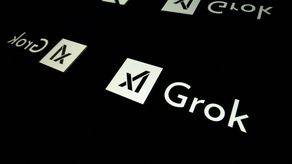 La startup xAI pide disculpas por mensajes extremistas de su asistente de IA Grok.