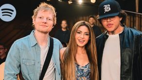 Shakira conmemora 30 años de música con una sorpresiva colaboración de Ed Sheeran y Beéle.