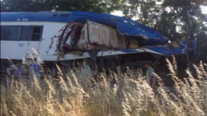 Al menos dos muertos y cinco heridos en choque entre tren y camión en Chile