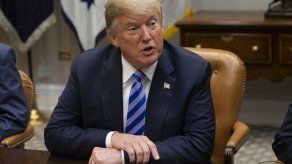 Trump exhorta a Apple a producir en EEUU en lugar de China
