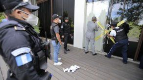 Indignación en Guatemala por fiesta en mueblería durante toque de queda