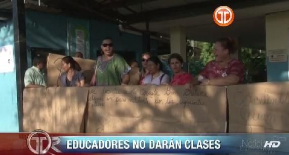 Docentes de la escuela Gran Bretaña exigen el pago de las quincenas atrasadas