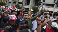 Partidarios del expresidente de Perú, Pedro Castillo, protestan exigiendo su liberación y la clausura del Congreso. Partidarios del expresidente de Perú, Pedro Castillo, protestan exigiendo su liberación y la clausura del Congreso.