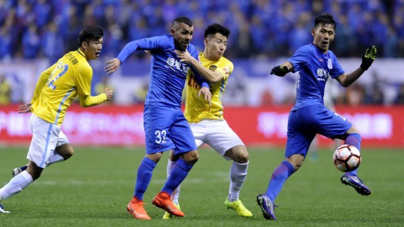 Tevez marcó en su debut en la Super League con el Shanghai Shenhua
