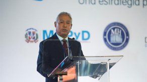 El presidente dominicano cesa a su ministro de Economía tras rueda de prensa