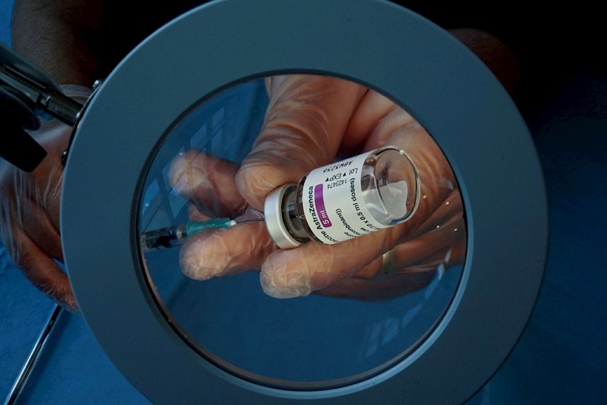 AstraZeneca fue una de las primeras farmacéuticas en desarrollar vacunas contra el COVID-19.
