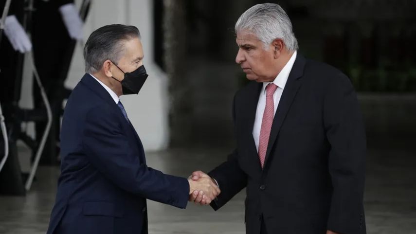 Presidente electo José Raúl Mulino junto al presidente actual de Panamá