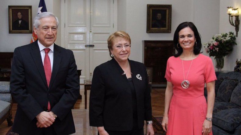 Vicepresidenta de Panamá se reúne en Chile con Bachelet y canciller Muñoz