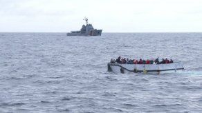 Armada de Colombia rescata a 24 extranjeros en aguas del Pacífico