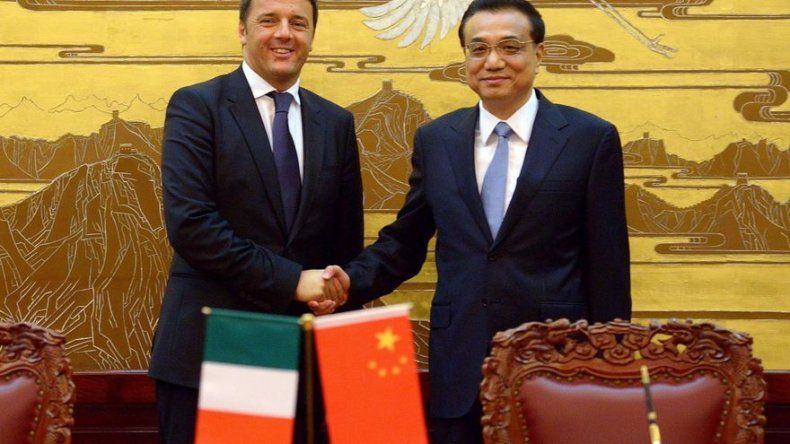 Matteo Renzi firma una decena de acuerdos con China durante su visita a Pekín
