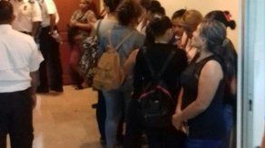 Retienen a más de 60 extranjeros indocumentados durante operativo en el Mercado de Abasto