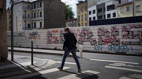 Hubo manifestaciones en otras partes de Francia, entre ellas en Cherburgo, donde Macron visitó un hospital la semana pasada.