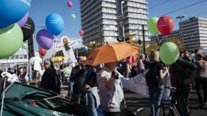 Decenas de miles de personas se manifiestan en Berlín contra el racismo