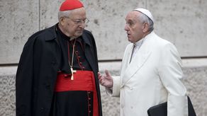 Ángel Sodano y el papa Francisco.