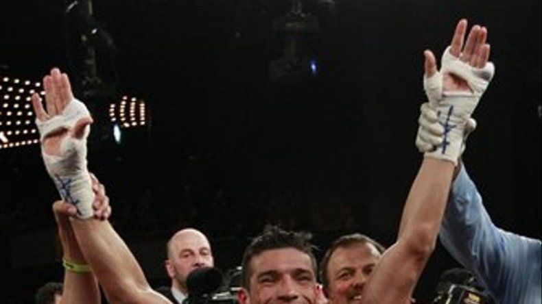 Argentino Martínez gana a británico-irlandés Macklin
