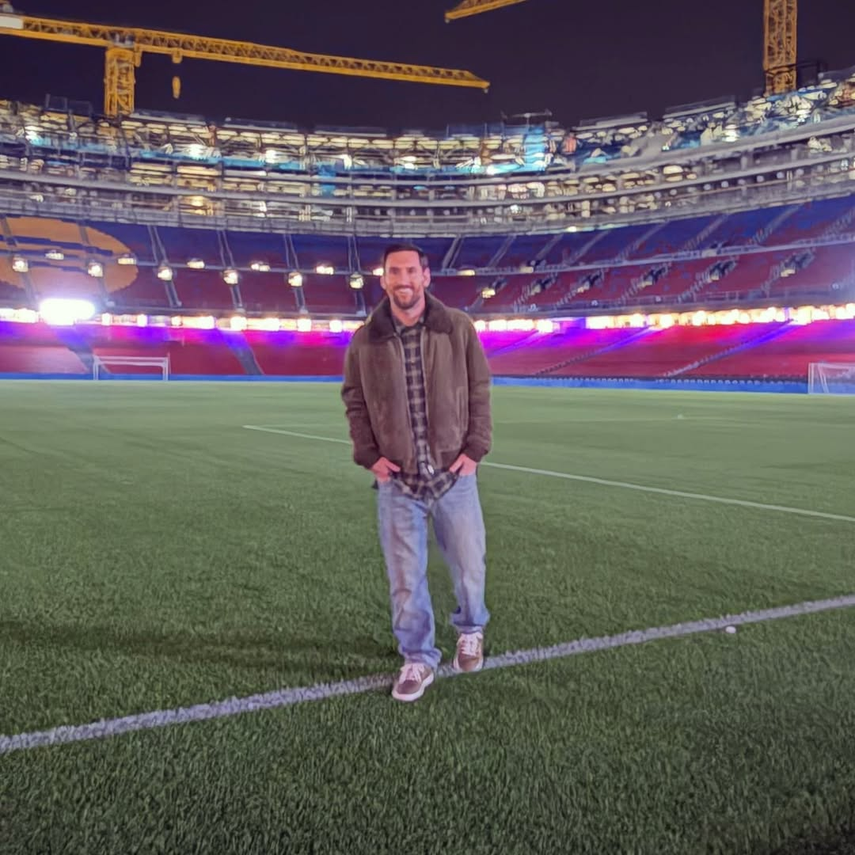 Messi regresa al Camp Nou y emociona al Barça