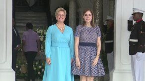 Lorena Castillo de Varela se reúne con Yazmín Colón de Cortizo en el Palacio de Las Garzas