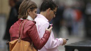Brasileño entra en el Guinness al digitar nueve letras por segundo en móvil