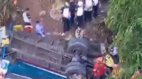Tragedia en Guatemala: más de 40 muertos tras caída de bus a un barranco