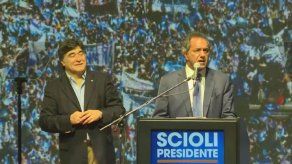 Scioli y Macri ante el desafío de buscar votos para un reñido balotaje en Argentina
